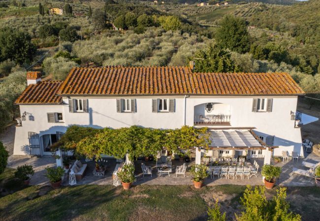 Villa à Capannori - Villa Noa, Romantic 8 bedroom Luxury Farmhouse with Private Pool on the Lucca Hills