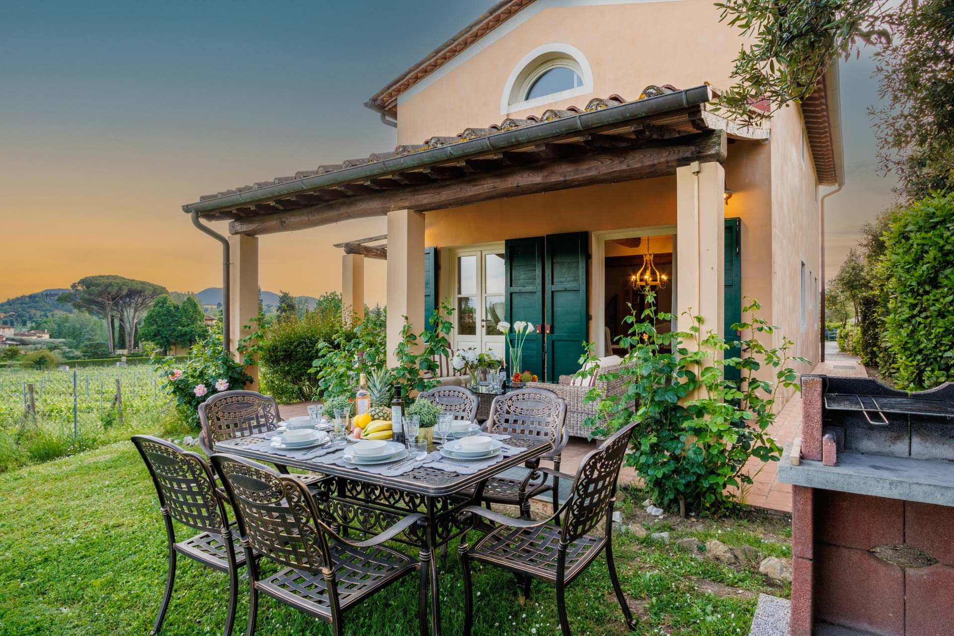 villa à Monte San quirico - 3 Bedrooms Farmhouse with Shared Pool in the Fattoria Sardi Wine Resort in Lucca