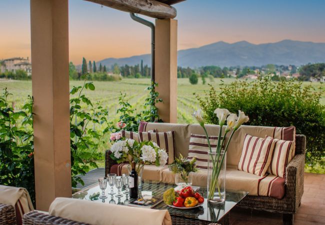 Villa à Monte San quirico - 3 Bedrooms Farmhouse with Shared Pool in the Fattoria Sardi Wine Resort in Lucca