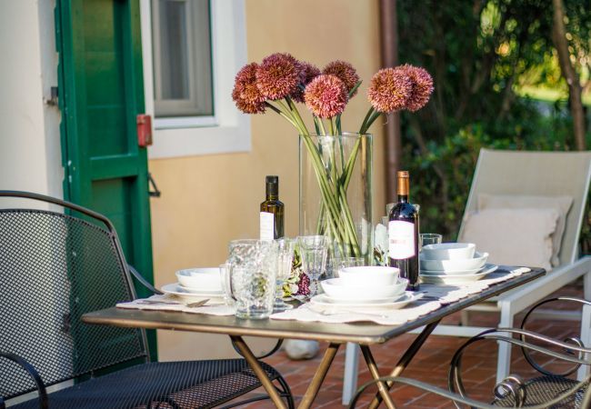 Appartement à Monte San quirico - Jacopo Farmhouse Apartment in Wine Resort in Lucca Appartement à Monte San quirico - Jacopo Farmhouse Apartment in Wine Resort in Lucca