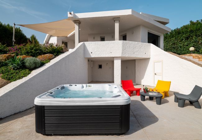 Villa à Olbia - Villa Azul by Klodge - contemporaine pied dans l'eau avec piscine hydromassage