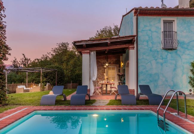 Villa à Chiatri - Rondini, Farmhouse with pool