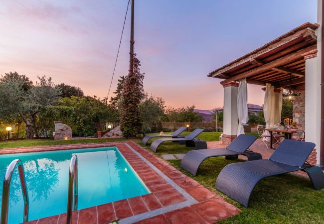 Villa à Chiatri - Rondini, Farmhouse with pool