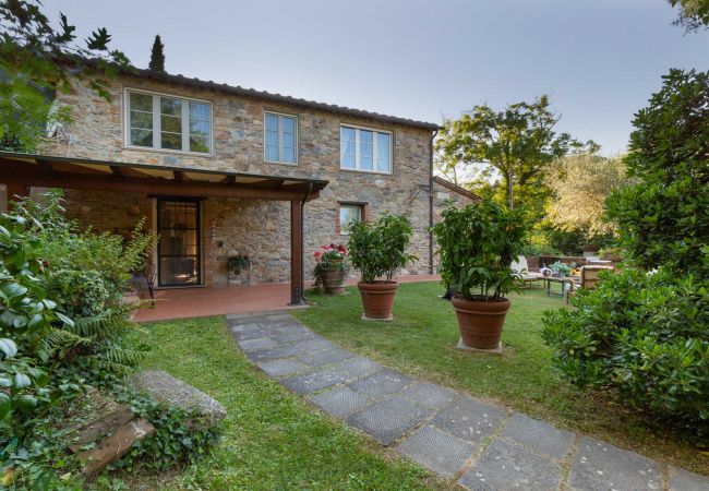 Villa à Capannori - Villa Ester, a Stylish Farmhouse on the Hills by Lucca