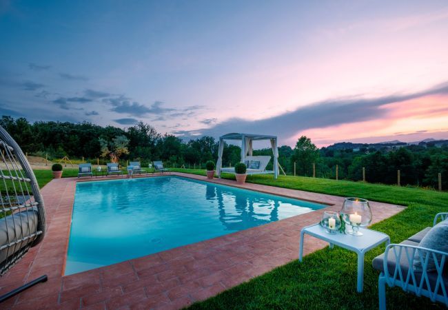 Villa à Montecarlo - Villa Flora, a Luxury 3 bedrooms Farmhouse with Pool and Jacuzzi