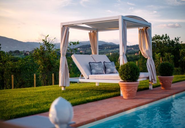 Villa à Montecarlo - Villa Flora, a Luxury 3 bedrooms Farmhouse with Pool and Jacuzzi