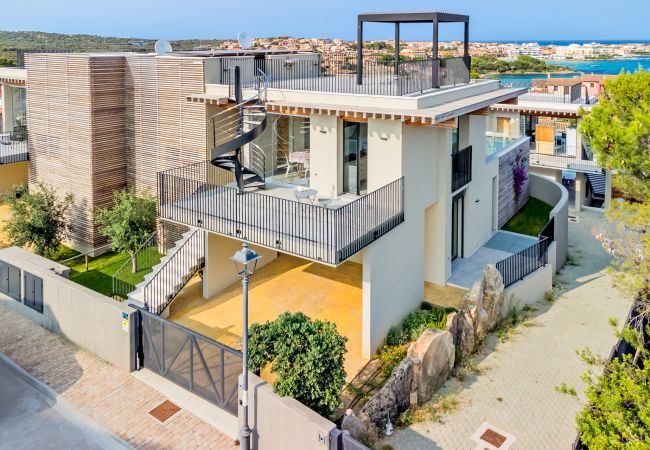 Villa à Golfo Aranci - Villa Mathis by Klodge - exquise villa avec vue mer et piscine