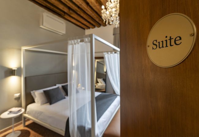 Chambres d'hôtes à Venezia - Vivaldi Suites - The Suite R&R Chambres d'hôtes à Venezia - Vivaldi Suites - The Suite R&R