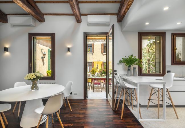 Appartement à Venezia - San Barnaba Palace - Apartment with Terrace R&R Appartement à Venezia - San Barnaba Palace - Apartment with Terrace R&R