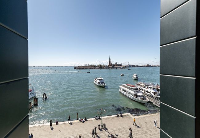 Appartement à Venezia - San Giorgio View Apartment with Terrace R&R Appartement à Venezia - San Giorgio View Apartment with Terrace R&R