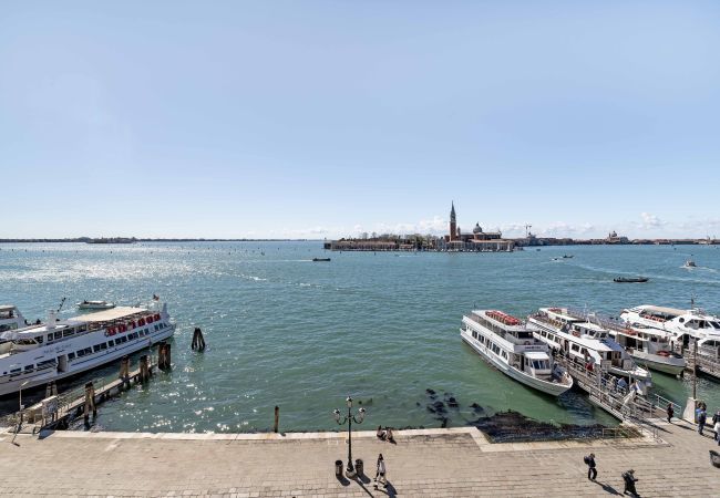 Appartement à Venezia - San Giorgio View Apartment with Terrace R&R Appartement à Venezia - San Giorgio View Apartment with Terrace R&R