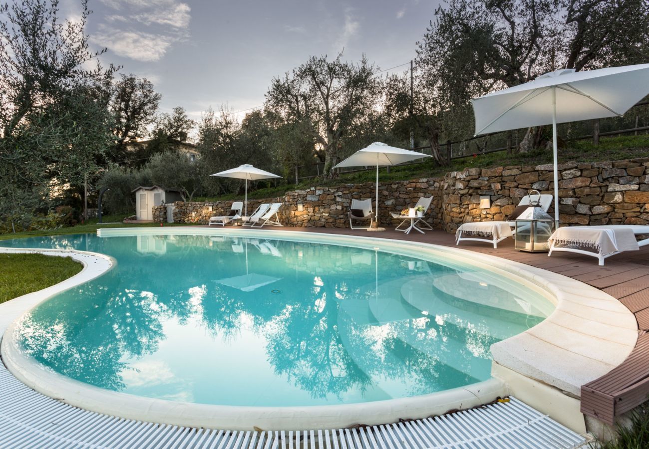 Villa à Lucques -  Ferme panoramique de 4 chambres avec piscine privée à Lucca près du centre ville