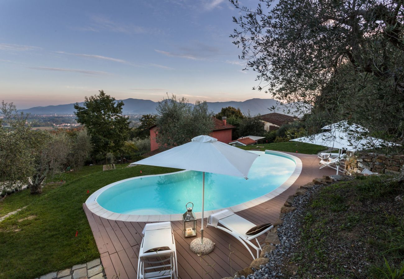 Villa à Lucques -  Ferme panoramique de 4 chambres avec piscine privée à Lucca près du centre ville