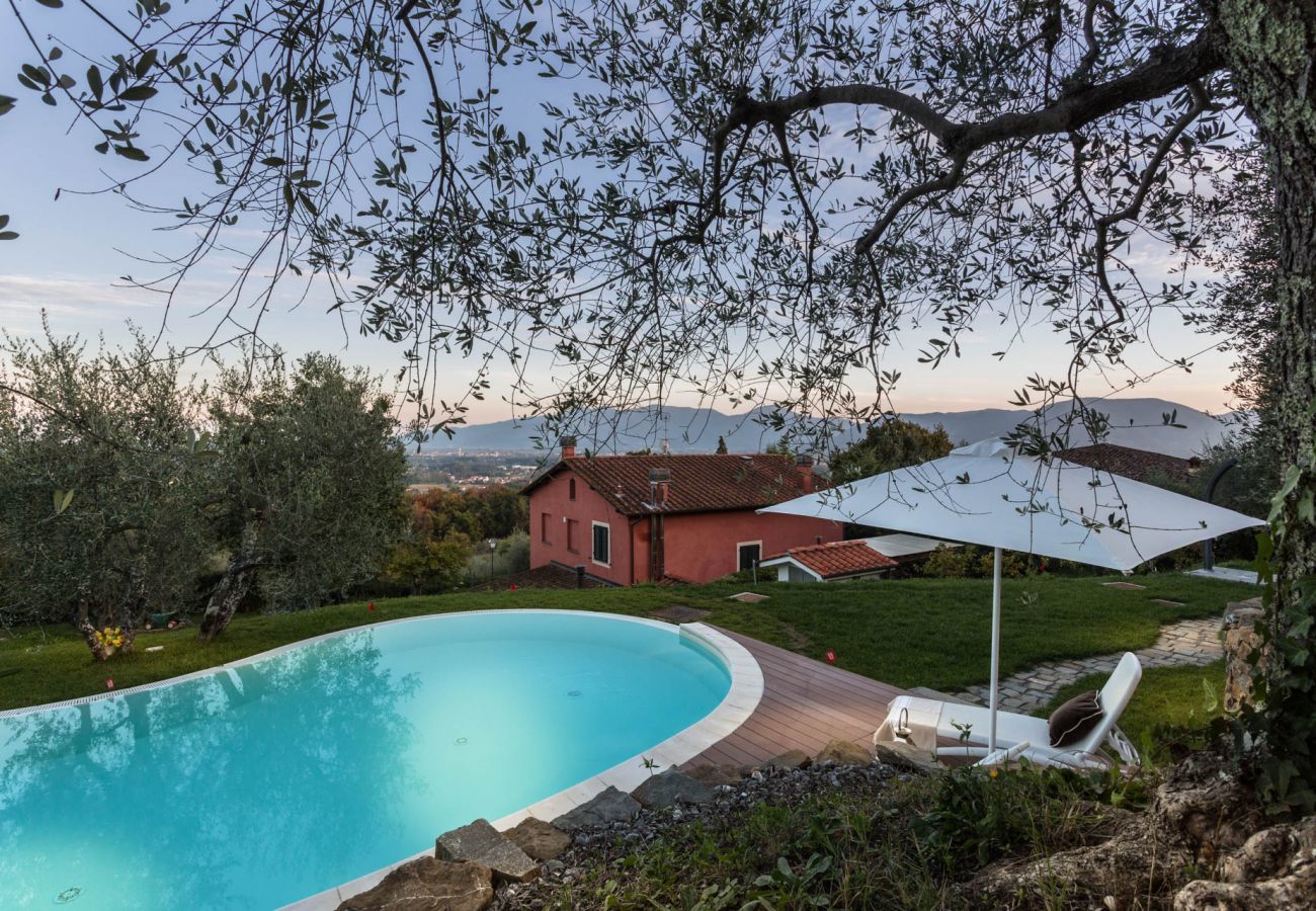 Villa à Lucques -  Ferme panoramique de 4 chambres avec piscine privée à Lucca près du centre ville