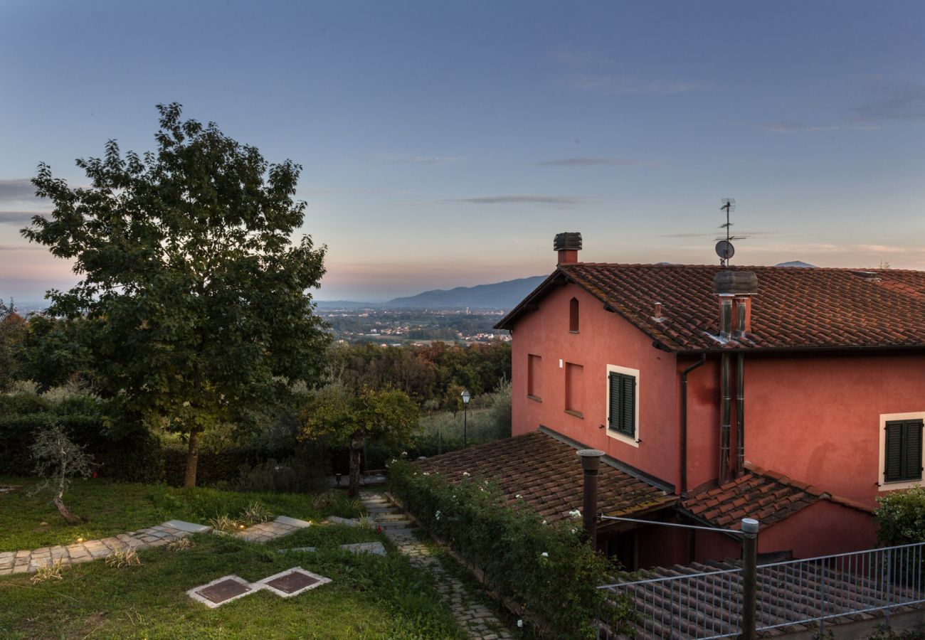 Villa à Lucques -  Ferme panoramique de 4 chambres avec piscine privée à Lucca près du centre ville