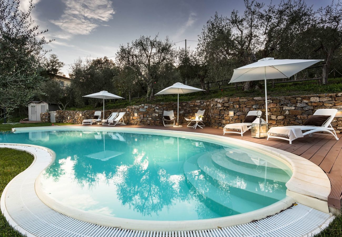 Villa à Lucques -  Ferme panoramique de 4 chambres avec piscine privée à Lucca près du centre ville