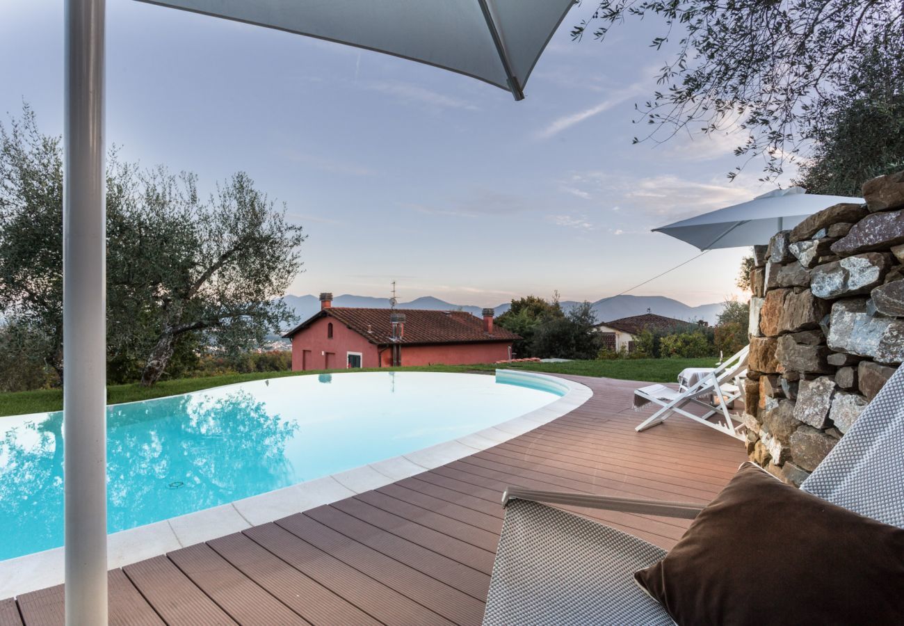 Villa à Lucques -  Ferme panoramique de 4 chambres avec piscine privée à Lucca près du centre ville