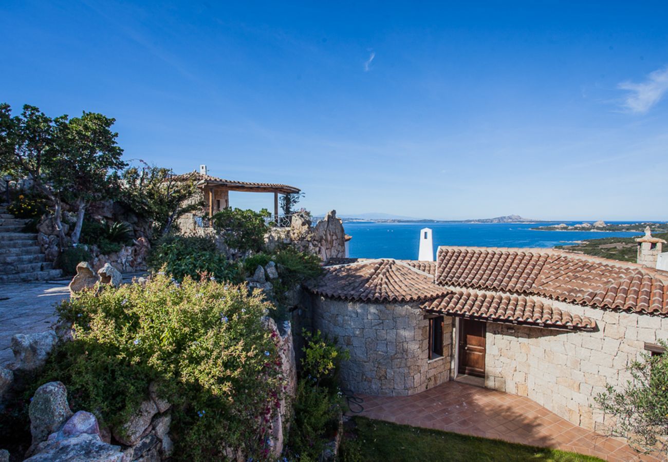 Chalet à Baia Sardinia - Ginepri Suite Bomboniera - vue sur la mer, wifi, plage 650mt | Klodge