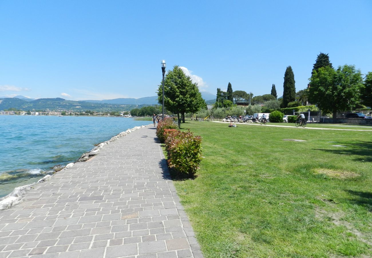 Studio à Bardolino - Regarda - studio moderne The Beach avec vue sur le lac, pres de la plage