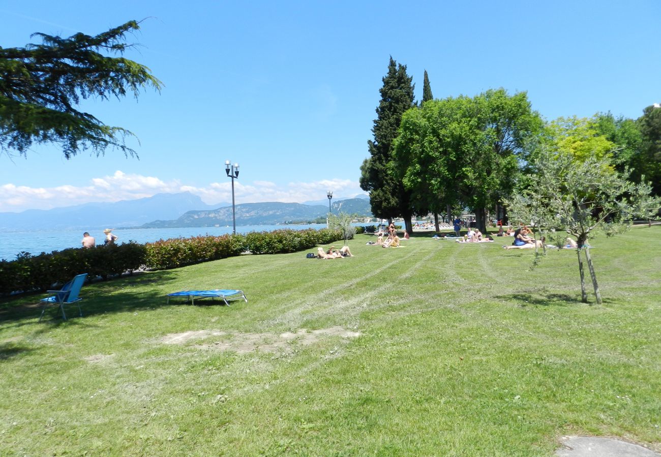 Studio à Bardolino - Regarda - studio moderne The Beach avec vue sur le lac, pres de la plage