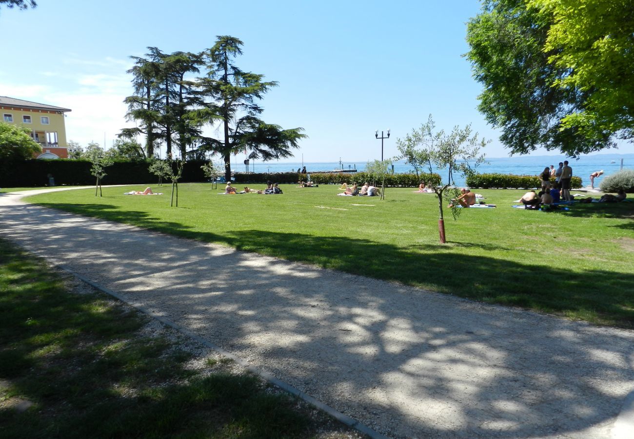 Studio à Bardolino - Regarda - studio moderne The Beach avec vue sur le lac, pres de la plage