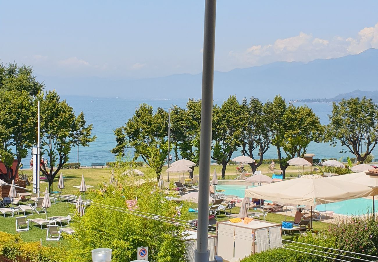 Studio à Bardolino - Regarda - studio moderne The Beach avec vue sur le lac, pres de la plage