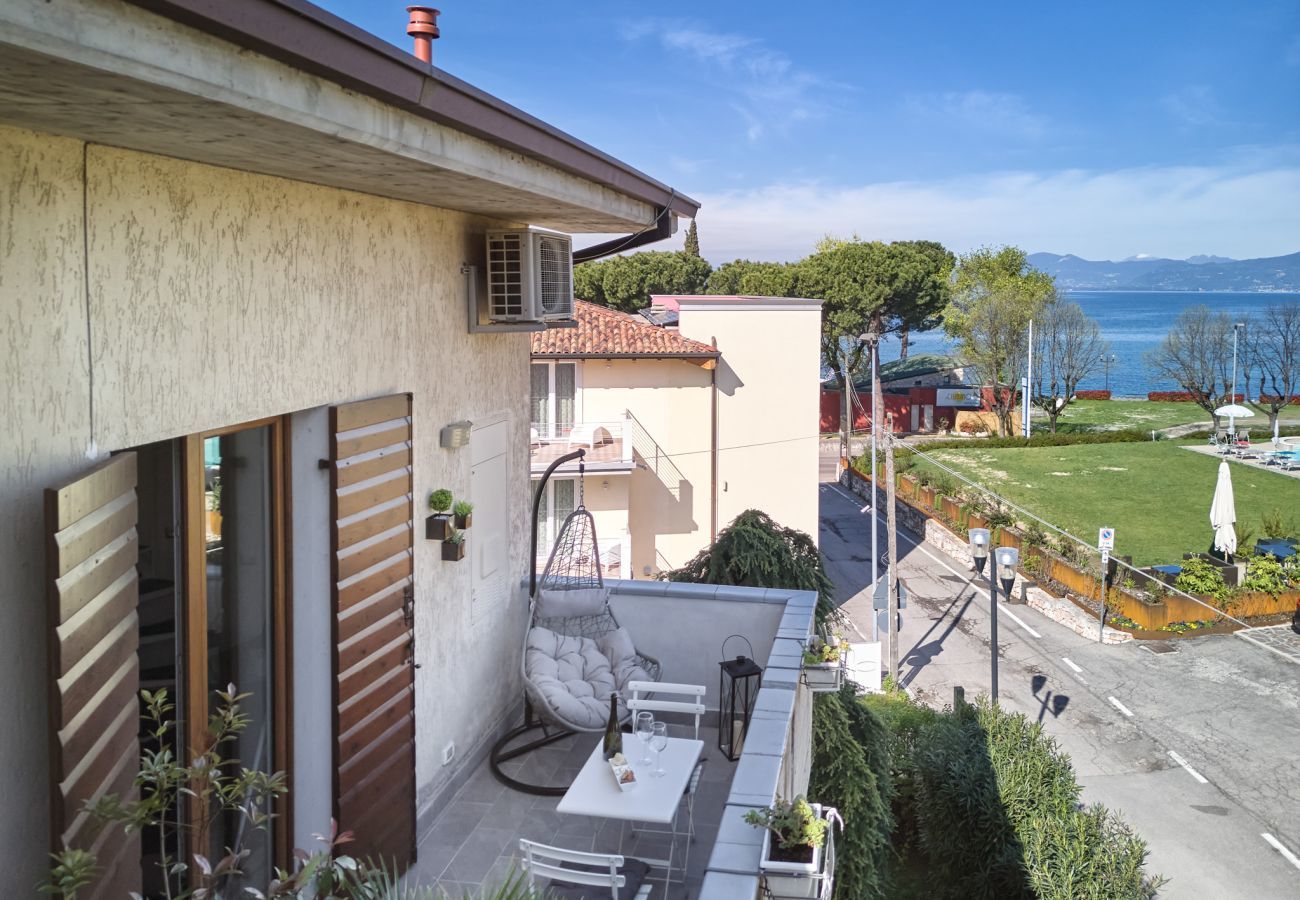 Studio à Bardolino - Regarda - studio moderne The Beach avec vue sur le lac, pres de la plage