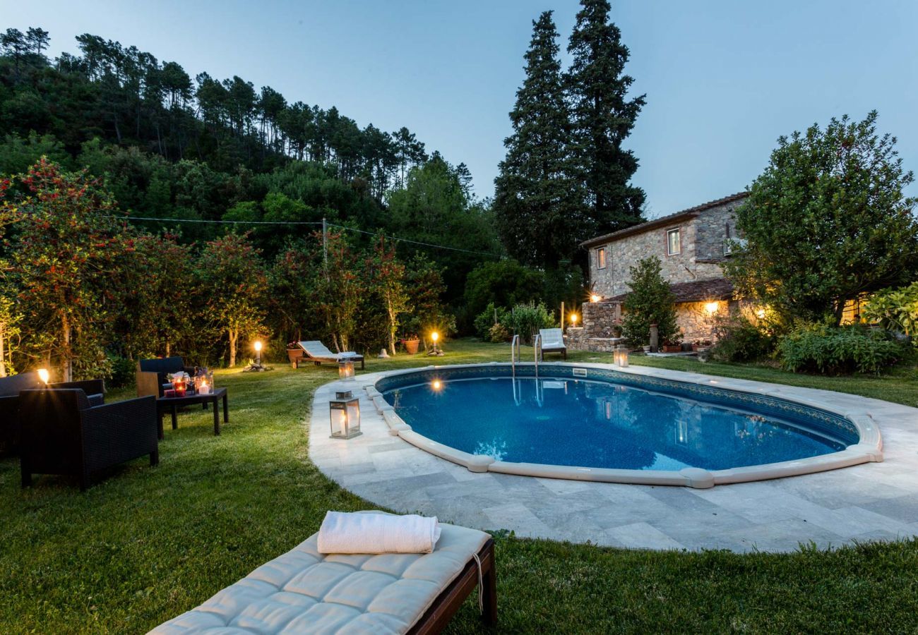 Villa à Pieve di Compito - A secret sweet idyllic retreat for 2 couples with private pool & air conditionin