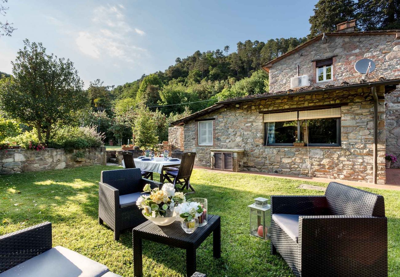 Villa à Pieve di Compito - A secret sweet idyllic retreat for 2 couples with private pool & air conditionin