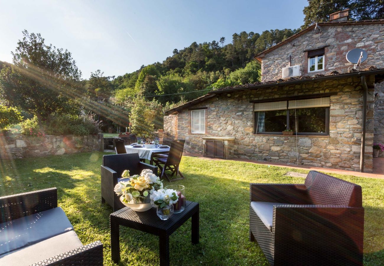 Villa à Pieve di Compito - A secret sweet idyllic retreat for 2 couples with private pool & air conditionin