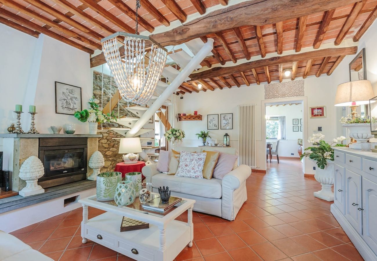 Villa à Pieve di Compito - A secret sweet idyllic retreat for 2 couples with private pool & air conditionin