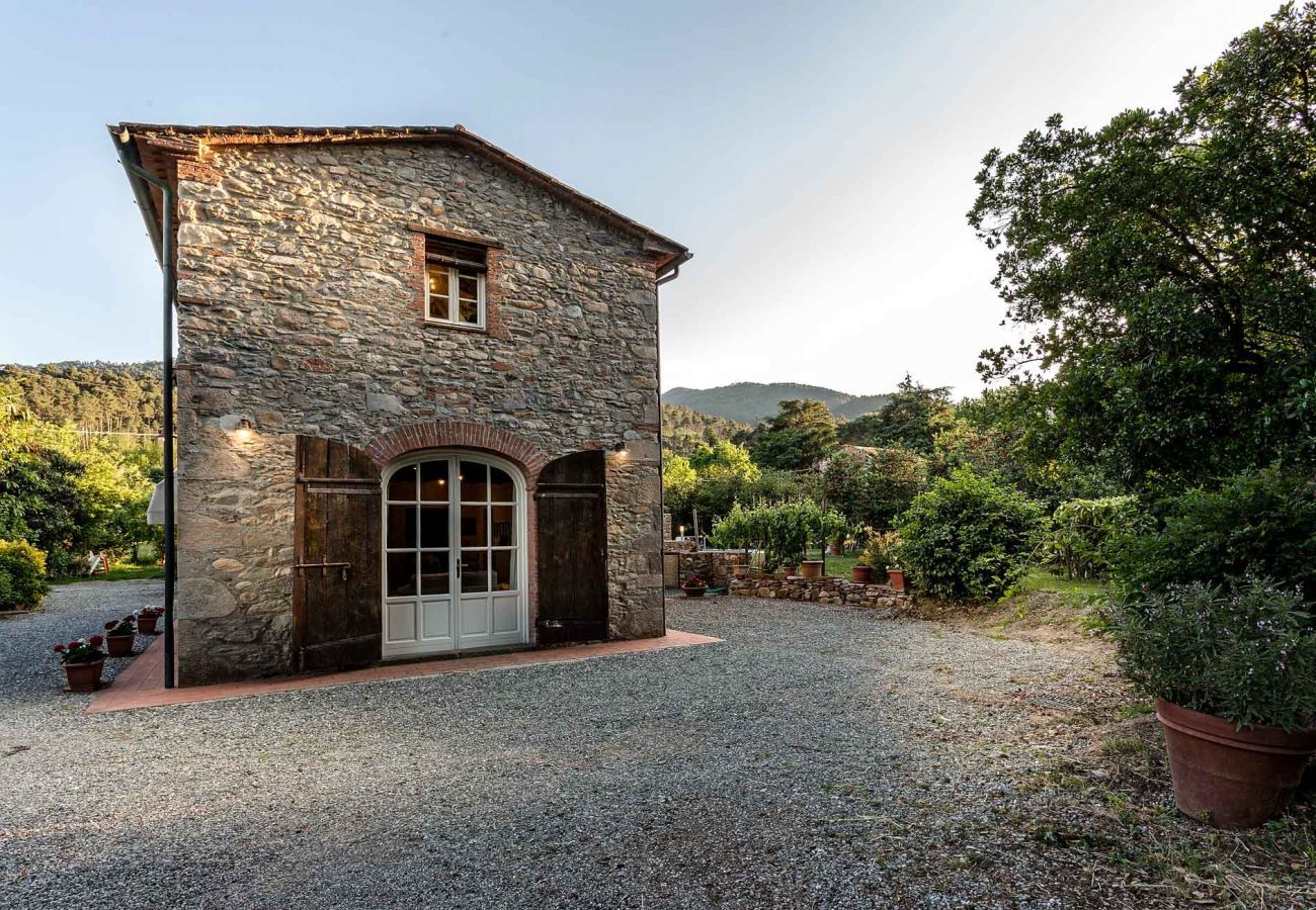 Villa à Pieve di Compito - A secret sweet idyllic retreat for 2 couples with private pool & air conditionin