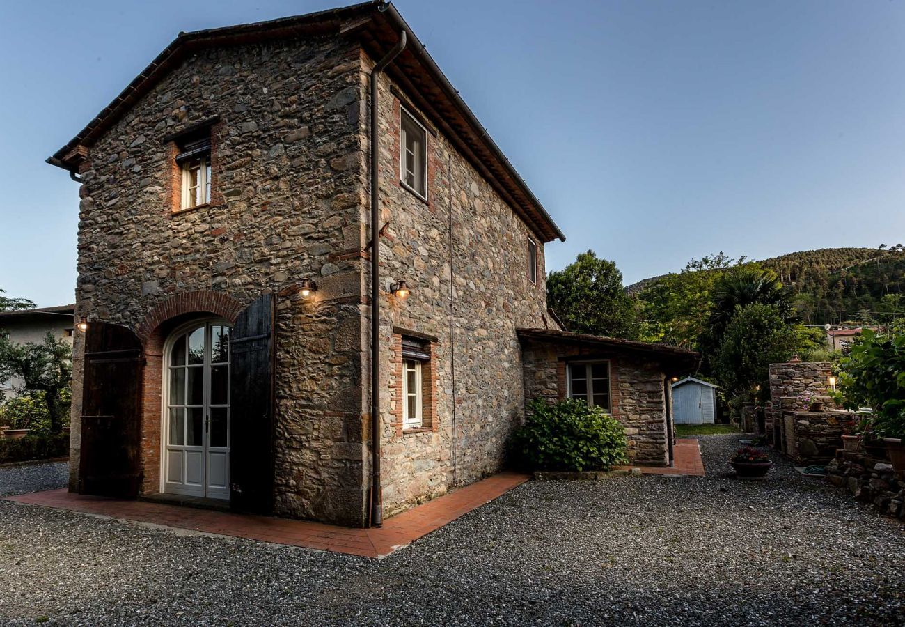 Villa à Pieve di Compito - A secret sweet idyllic retreat for 2 couples with private pool & air conditionin