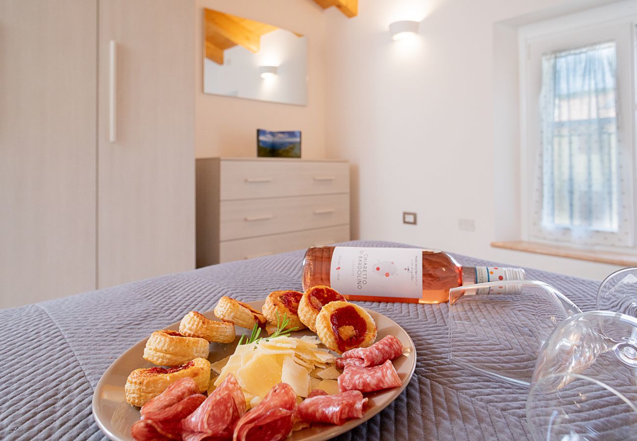 Maison à Bardolino - Regarda - Romantic apartment Casa Rossa 2 with wifi, air conditioning