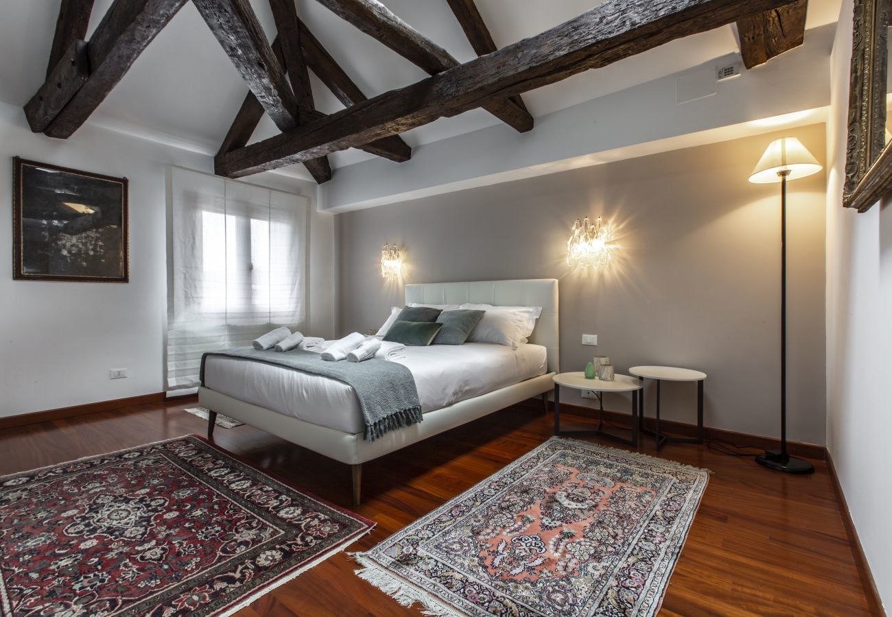 Appartement à Venise - San Pantalon Luxury Penthouse R&R