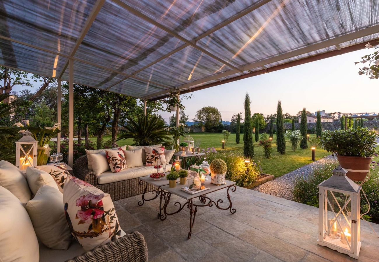 Villa à Lucques - VILLA HUGO, Understated Luxury 5 Bedrooms Villa with Pool and a Welcoming Ambience