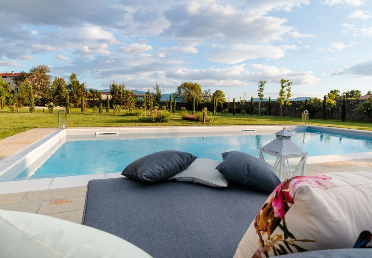 Villa à Lucques - VILLA HUGO, Understated Luxury 5 Bedrooms Villa with Pool and a Welcoming Ambience