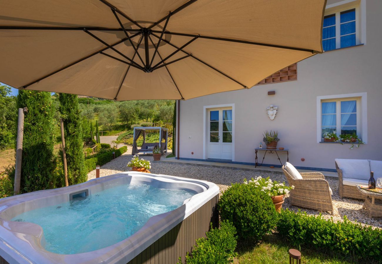 Villa à Lucques - VILLA REGINA, 4 bedrooms and a luxury style among the vineyards by Lucca Town