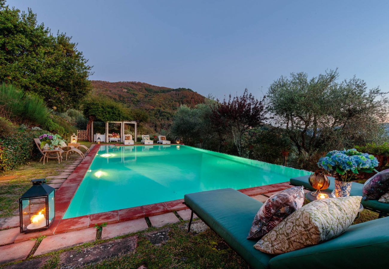 Villa à Lucques - Villa Gufo The Place to Be. Panoramic Private Pool with a Lucca View and Private Tennis Court