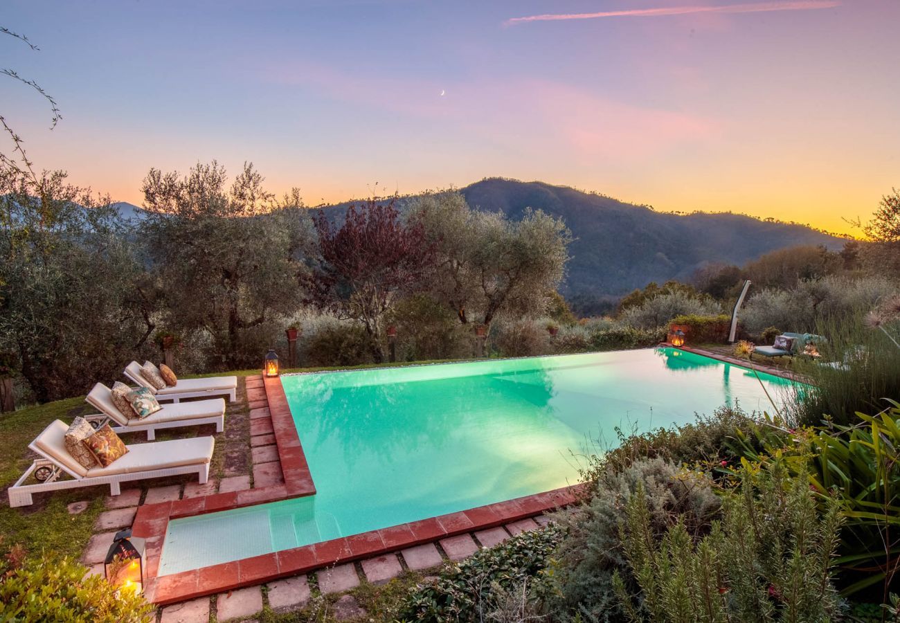 Villa à Lucques - Villa Gufo The Place to Be. Panoramic Private Pool with a Lucca View and Private Tennis Court