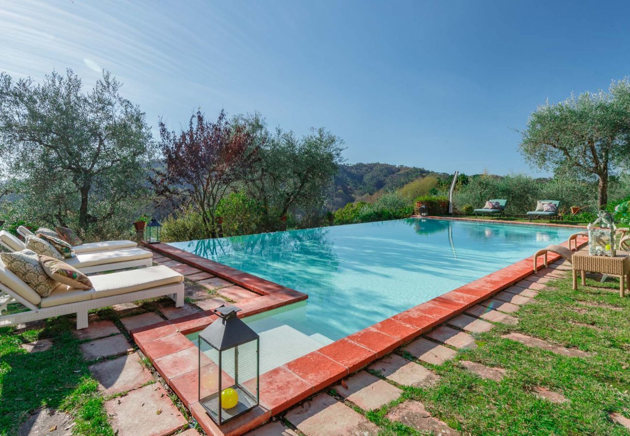 Villa à Lucques - Villa Gufo The Place to Be. Panoramic Private Pool with a Lucca View and Private Tennis Court