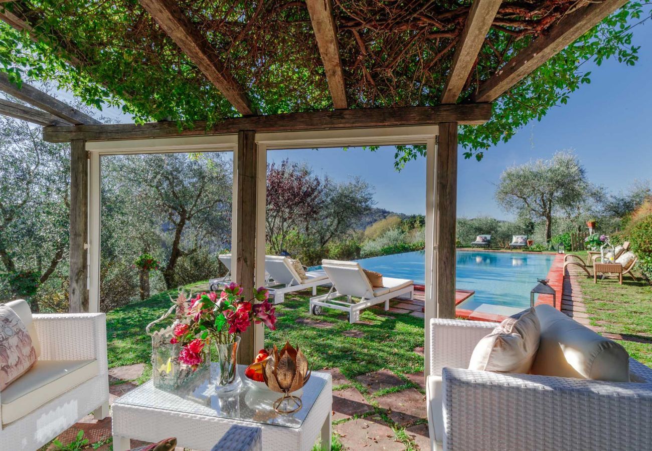 Villa à Lucques - Villa Gufo The Place to Be. Panoramic Private Pool with a Lucca View and Private Tennis Court