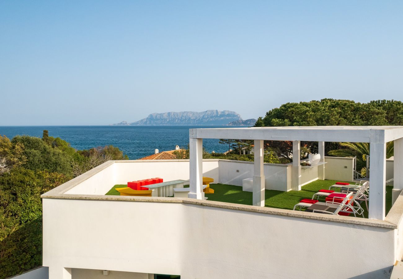 WLofts 14 - Terrasse avec vue sur la mer et mobilier design, idéale pour profiter du panorama en toute détente