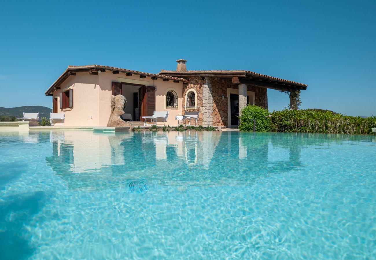 Villa à Porto San Paolo - Villa Kiki - avec piscine surplombant Tavolara