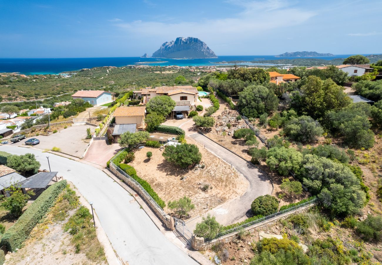 Villa Kiki - vue enchanteresse sur la nature méditerranéenne, maison de vacances en Sardaigne