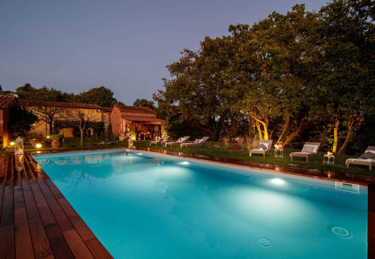 Villa à Capannori - Villa Lorena, a Family Vintage Home with Indoor Pool, Air Conditioning, Outdoor Pool, Fitness Room & Wifi