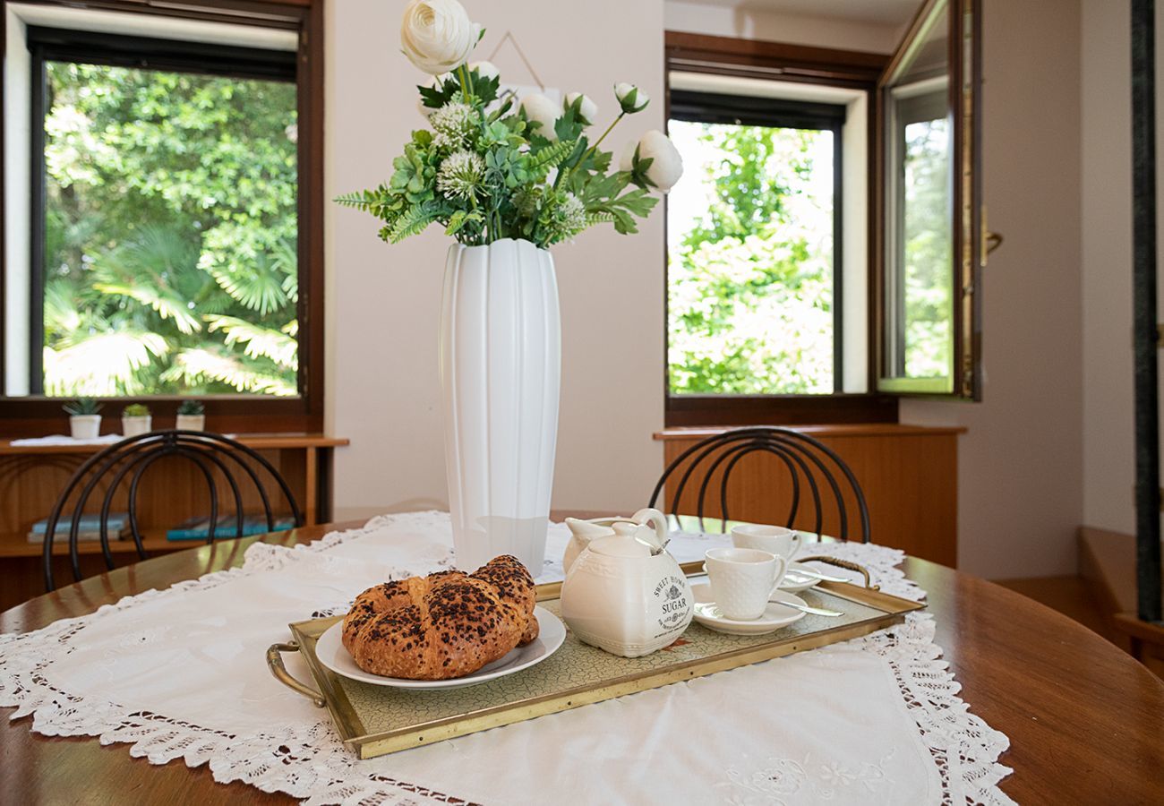 Appartement à Lazise - Regarda - Apartment Pergolana 11 on the lake with botanical garden and pool