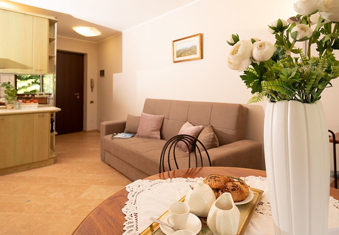 Appartement à Lazise - Regarda - Apartment Pergolana 11 on the lake with botanical garden and pool