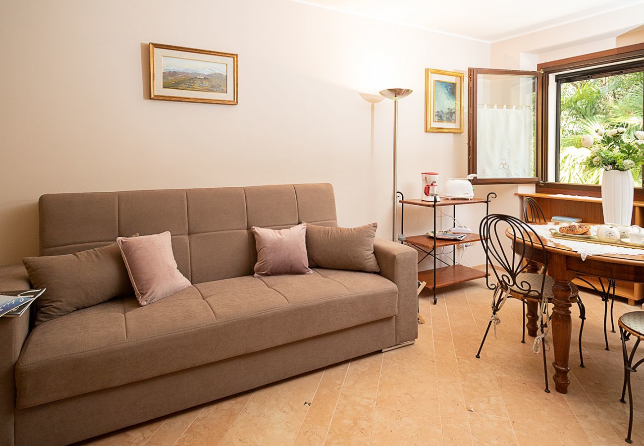 Appartement à Lazise - Regarda - Apartment Pergolana 11 on the lake with botanical garden and pool