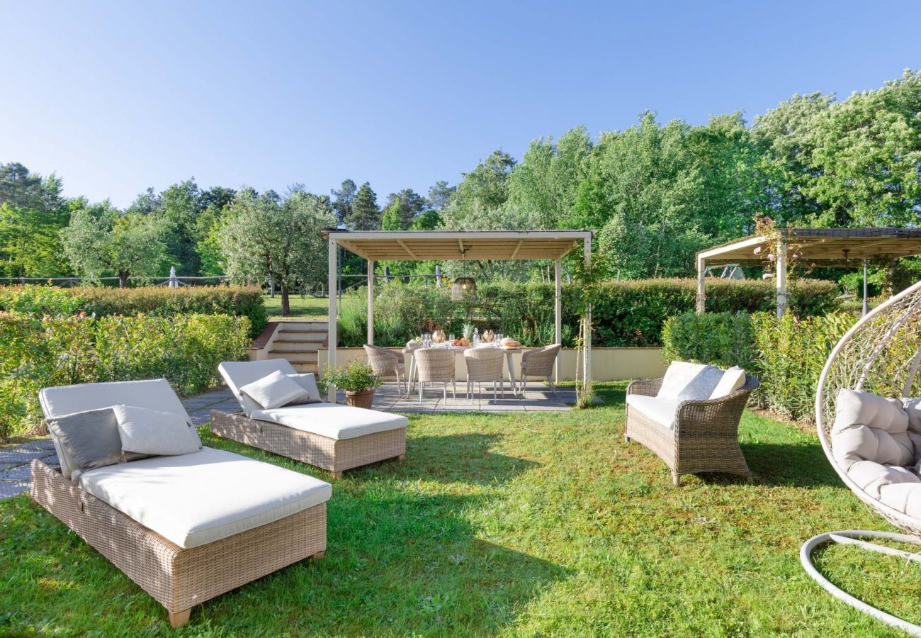 Villa à Lucques - Villa Hilary, a Convenient Luxury 4 bedrooms Villa with Sharing Pool on the Hills by Lucca